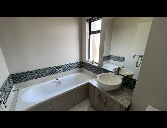 2 bed property to rent in EDENBURG